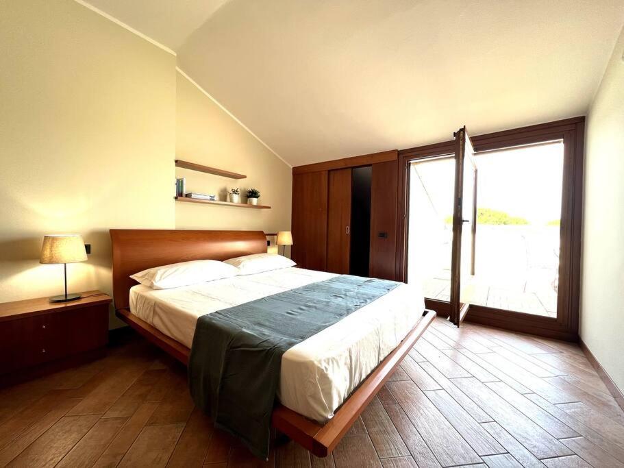 Attico In Piazza Matteotti Apartamento Desenzano del Garda Exterior foto