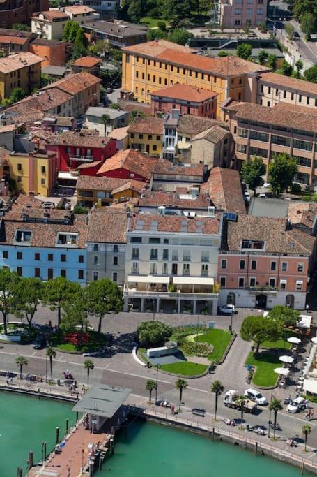 Attico In Piazza Matteotti Apartamento Desenzano del Garda Exterior foto