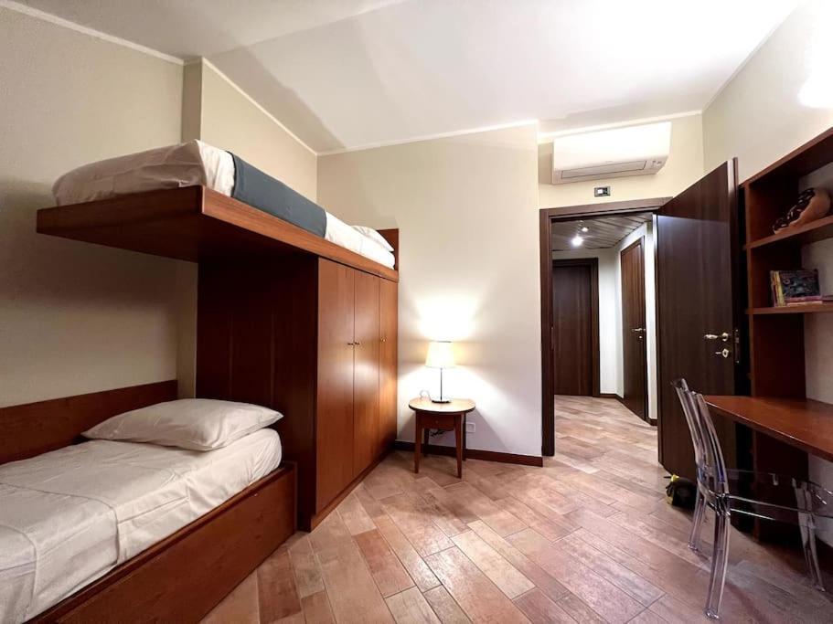 Attico In Piazza Matteotti Apartamento Desenzano del Garda Exterior foto