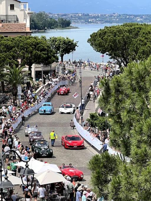 Attico In Piazza Matteotti Apartamento Desenzano del Garda Exterior foto