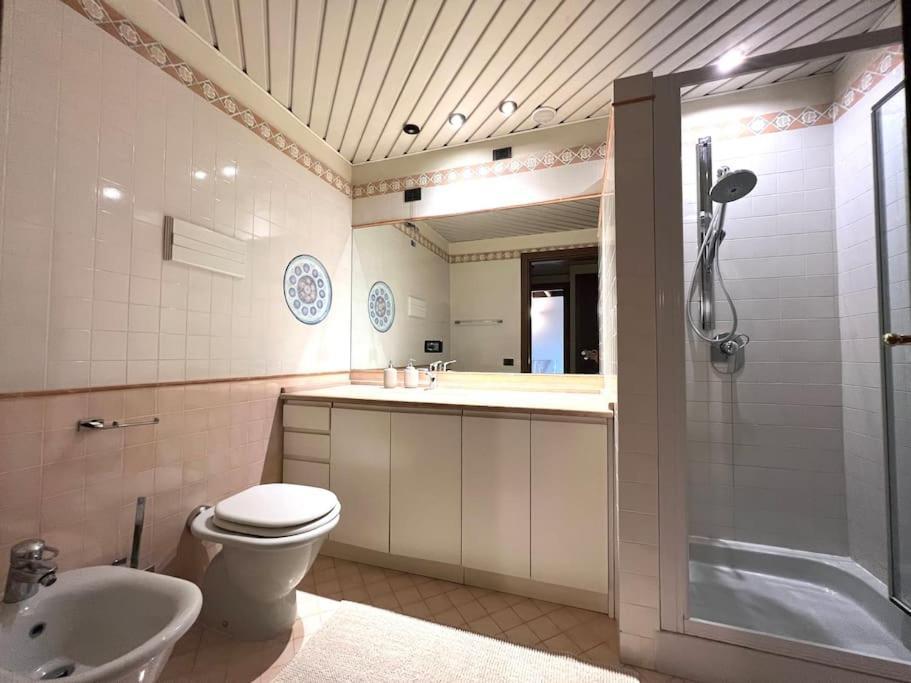 Attico In Piazza Matteotti Apartamento Desenzano del Garda Exterior foto