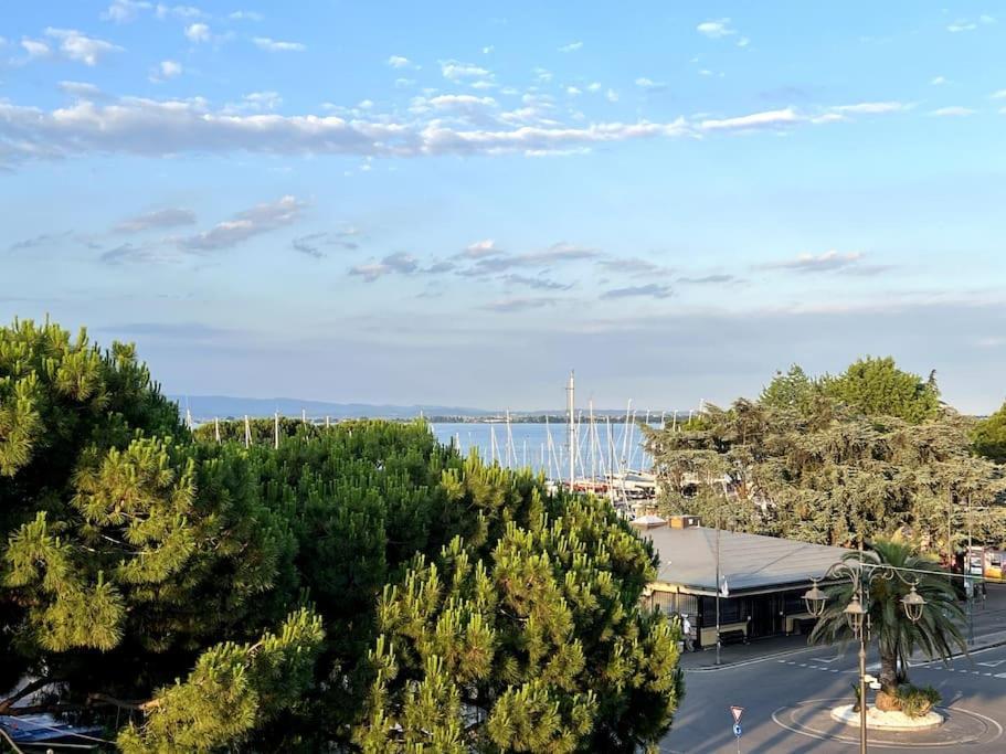 Attico In Piazza Matteotti Apartamento Desenzano del Garda Exterior foto