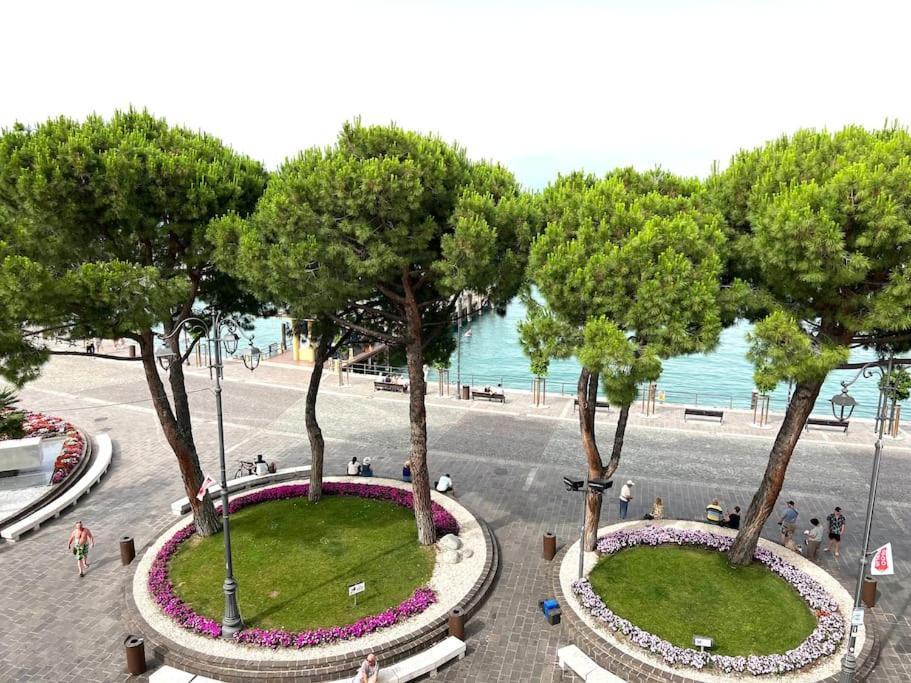Attico In Piazza Matteotti Apartamento Desenzano del Garda Exterior foto