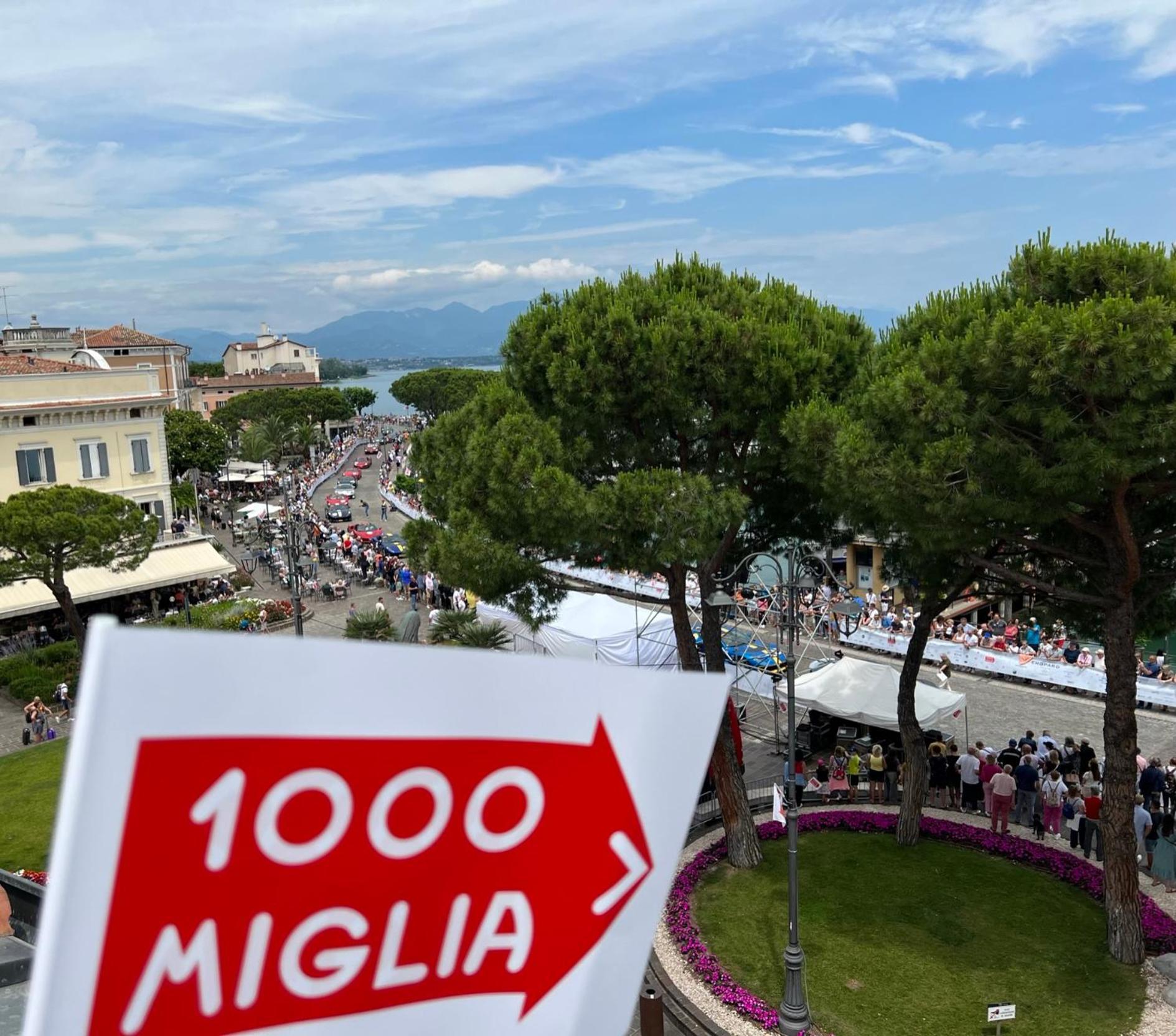 Attico In Piazza Matteotti Apartamento Desenzano del Garda Exterior foto